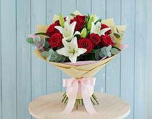Букет цветов из:  Лилии и Розы в Среднем Ставропольского края