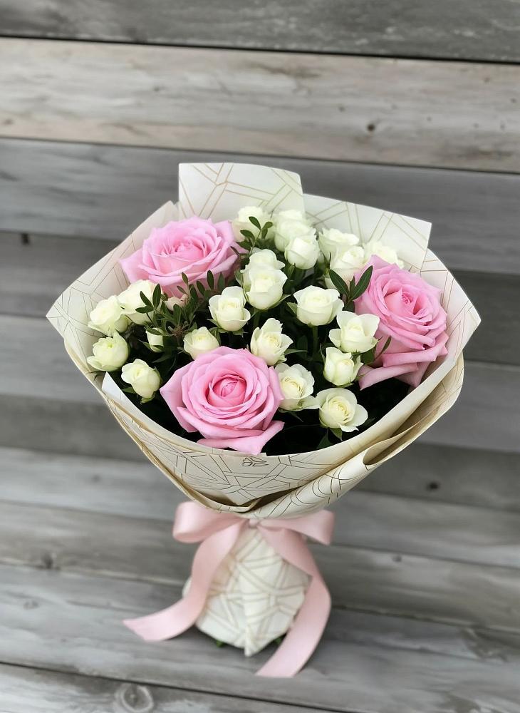 Букет цветов из: Розы в Среднем Ставропольского края