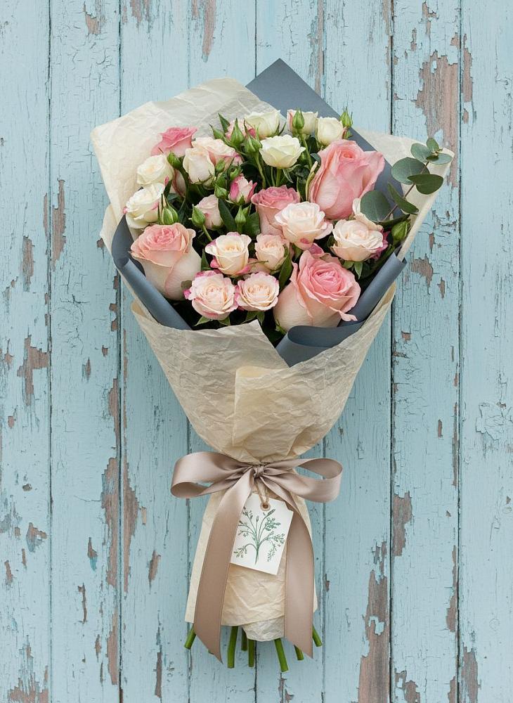 Букет цветов из: Розы в Среднем Ставропольского края