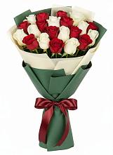 Букет Микс из красных и белых роз в Среднем Ставропольского края