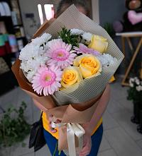 Букет цветов из:  Герберы, Розы и Хризантемы в Среднем Ставропольского края