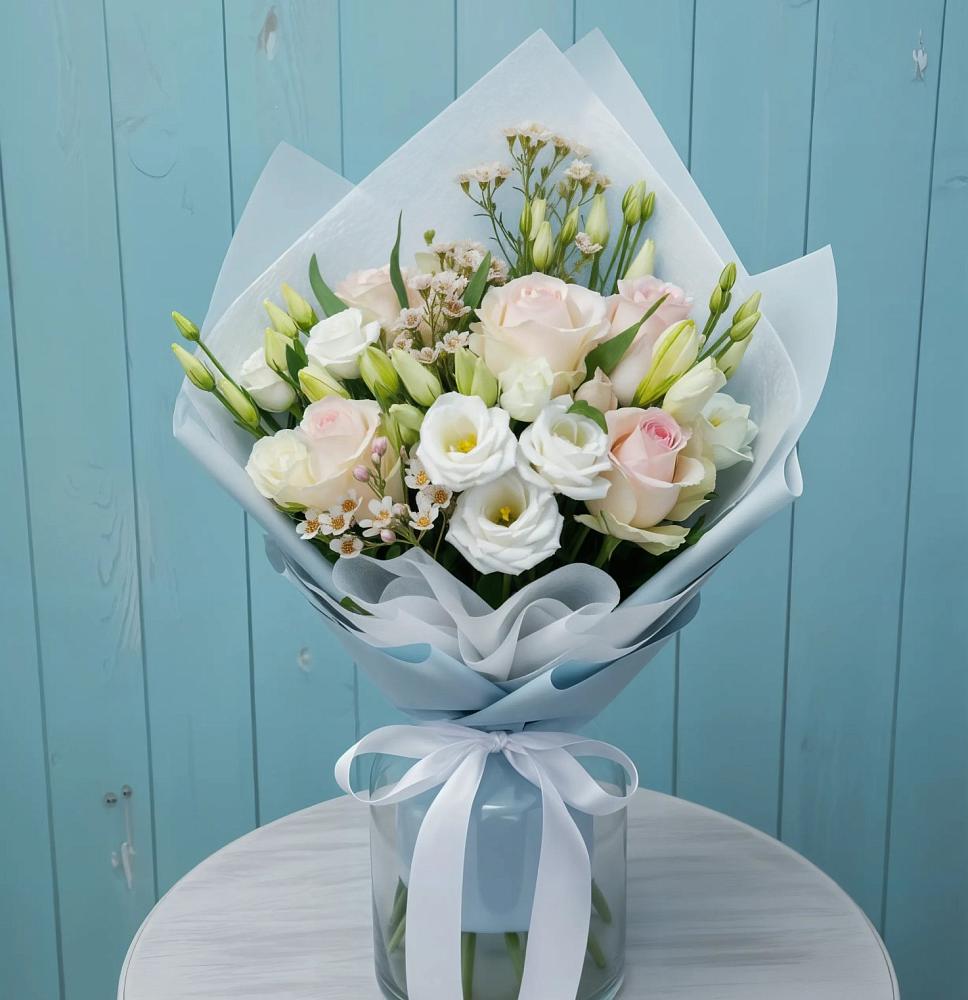 Букет цветов из: Розы и Лизиантусы в Среднем Ставропольского края