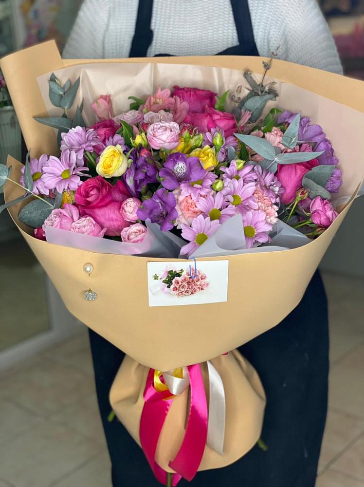 Букет цветов из: Хризантемы, Гвоздики и Альстромерии в Среднем Ставропольского края