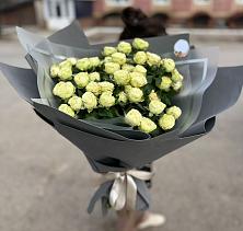 Букет Белые кустовые розы Солинеро в Среднем Ставропольского края