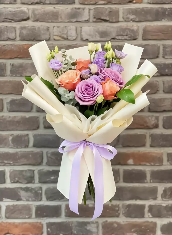 Букет цветов из: Лизиантусы и Розы в Среднем Ставропольского края