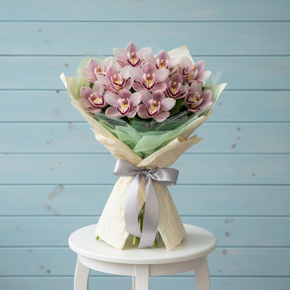 Букет цветов из: Орхидеи и Розы в Среднем Ставропольского края