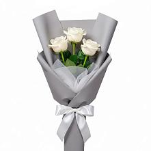 Букет 3 белые розы в Среднем Ставропольского края