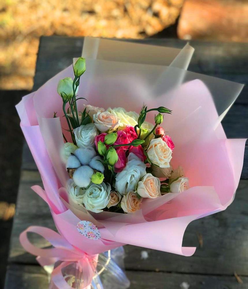 Букет цветов из: Розы и Лизиантусы в Среднем Ставропольского края