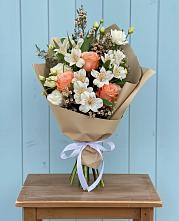 Букет цветов из:  Альстромерии, Лизиантусы, Розы и Хризантемы в Среднем Ставропольского края