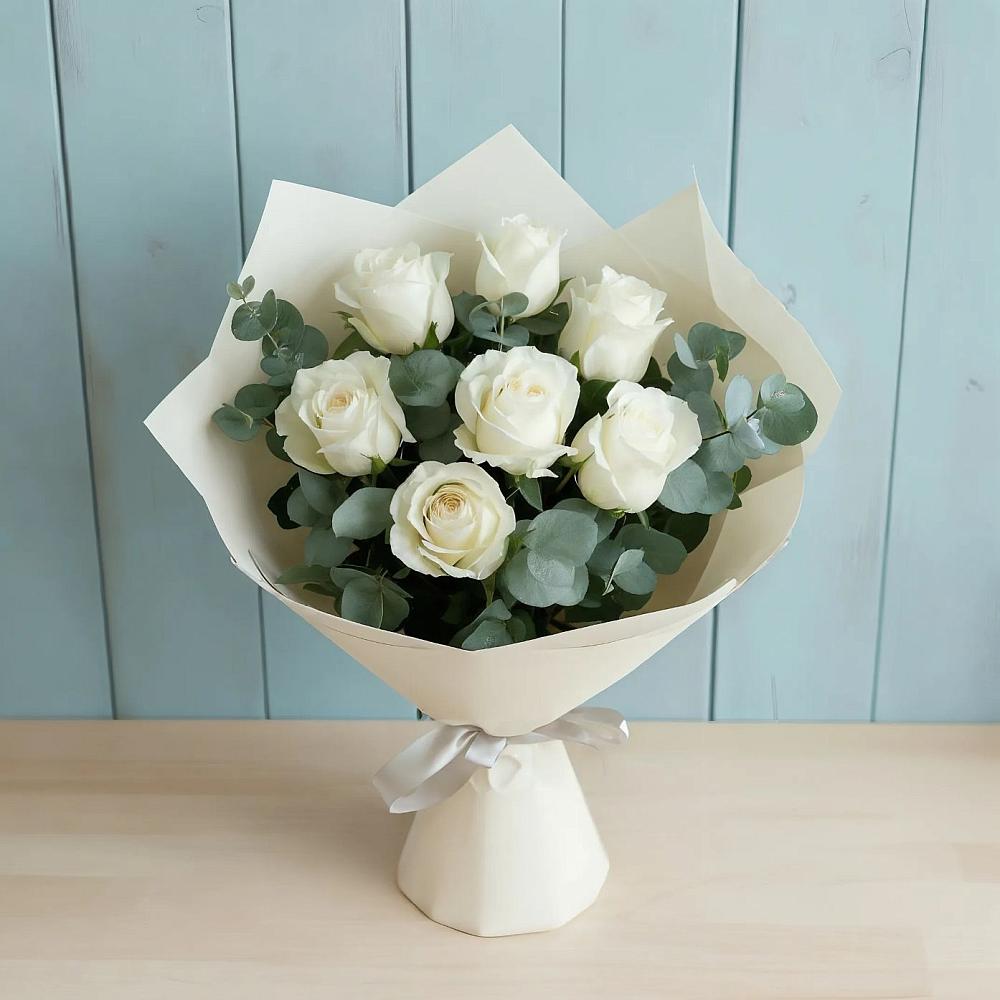 Букет Белые розы в Эвкалипте в Среднем Ставропольского края