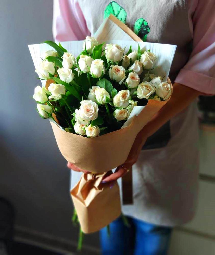 Букет цветов из: Розы в Среднем Ставропольского края