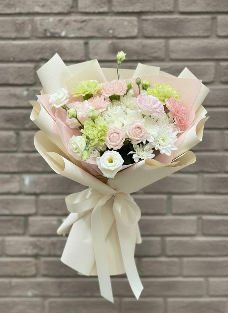 Букет цветов из: Гвоздики, Розы, Лизиантусы и Хризантемы в Среднем Ставропольского края