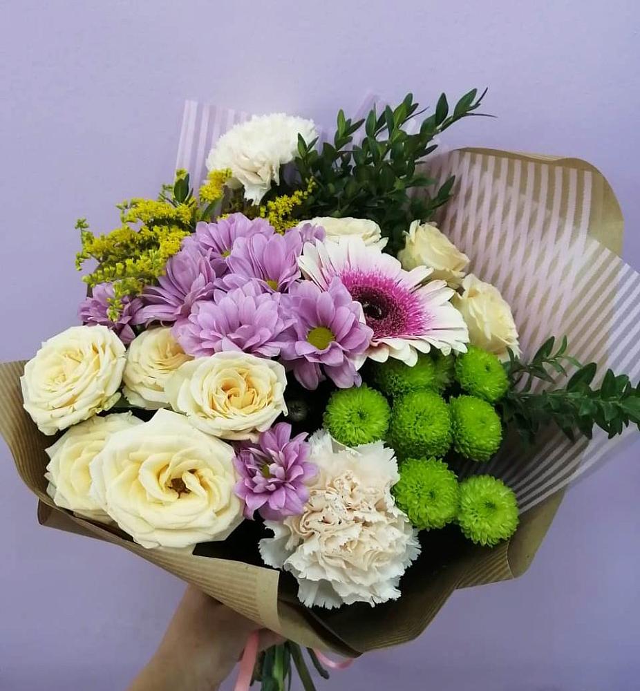 Букет цветов из: Хризантемы, Розы, Гвоздики и Герберы в Среднем Ставропольского края