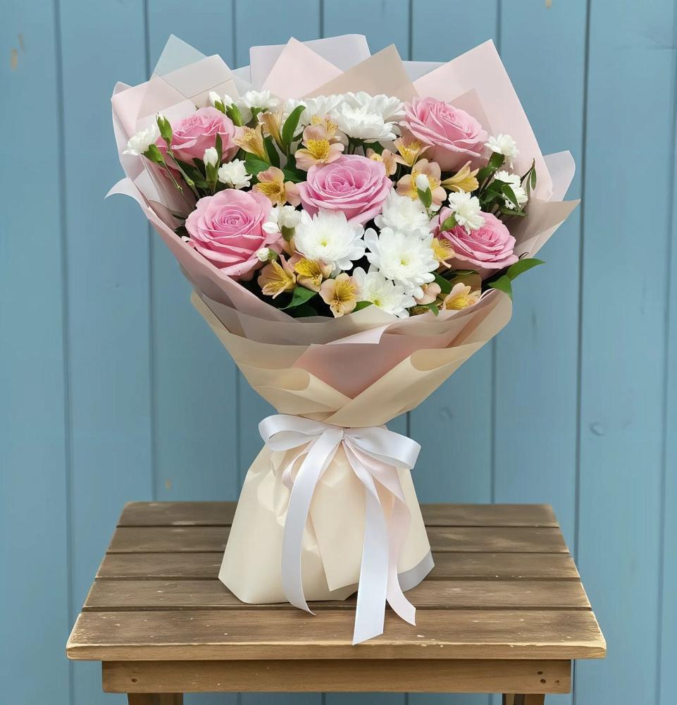 Букет цветов из: Гвоздики, Орхидеи и Розы в Среднем Ставропольского края