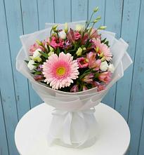 Букет цветов из:  Герберы, Альстромерии и Лизиантусы в Среднем Ставропольского края