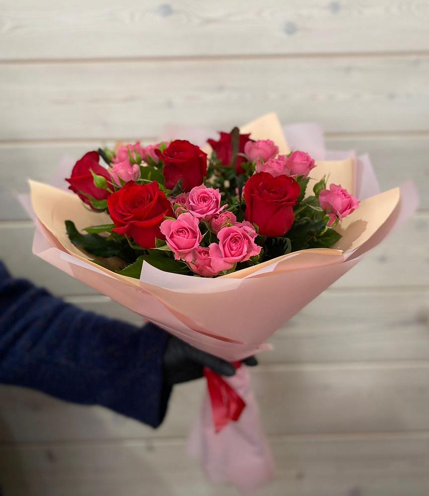 Букет цветов из: Розы в Среднем Ставропольского края