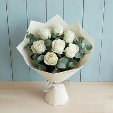 Букет Белые розы в Эвкалипте в Среднем Ставропольского края