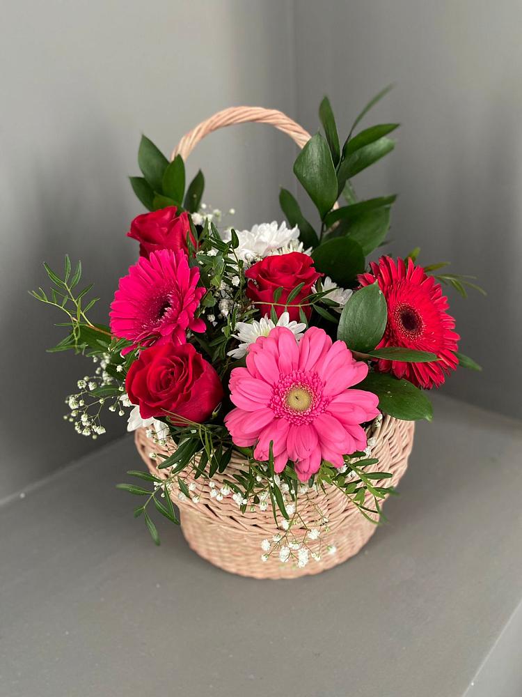 Цветочная композиция из Розы, Хризантемы и Герберы в корзине в Среднем Ставропольского края