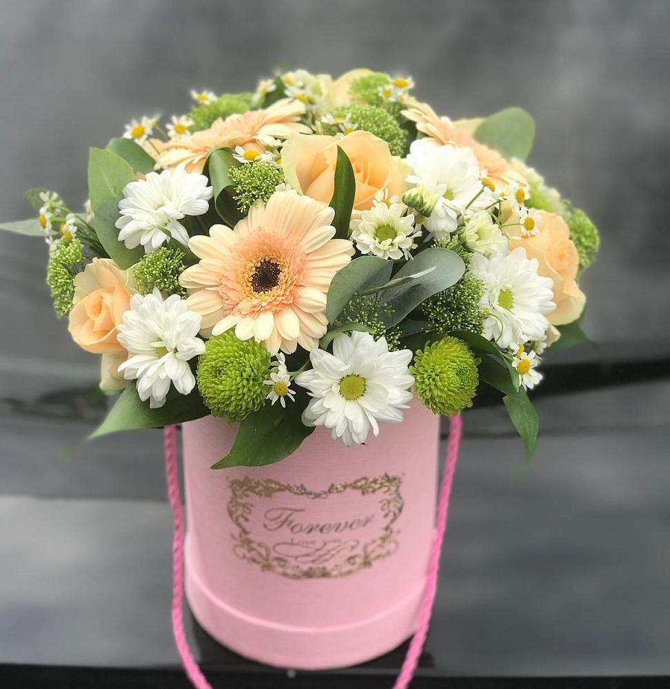 Цветочная композиция из Розы, Герберы и Хризантемы в шляпной коробке в Среднем Ставропольского края