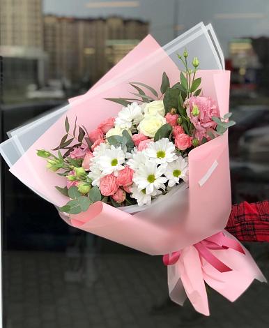 Букет цветов из: Розы, Лизиантусы и Хризантемы в Среднем Ставропольского края