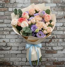 Букет цветов из:  Розы, Лизиантусы и Гвоздики в Среднем Ставропольского края