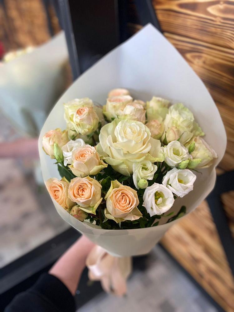 Букет цветов из: Розы и Лизиантусы в Среднем Ставропольского края