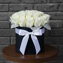 Цветочная композиция из Розы в шляпной коробке в Среднем Ставропольского края