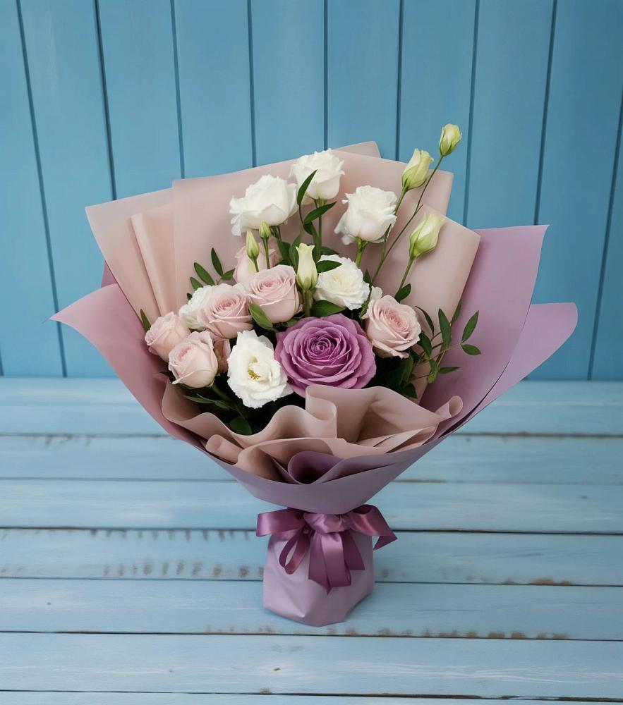 Букет цветов из: Розы и Лизиантусы в Среднем Ставропольского края